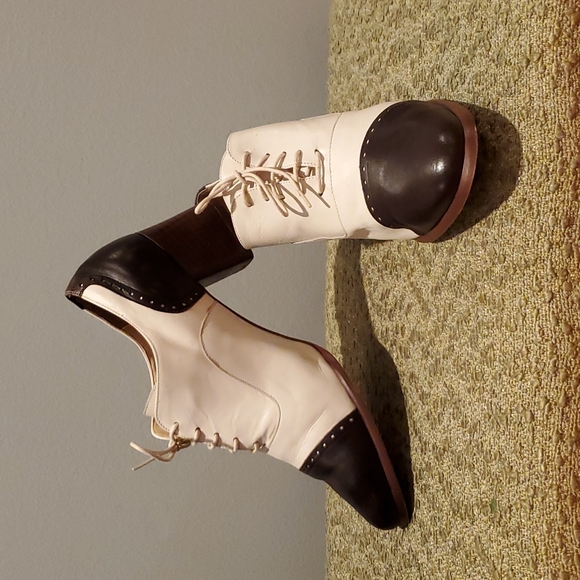 Bandolino Shoes - Bandolino Cream and Brown Leather Oxfords Size 7.5